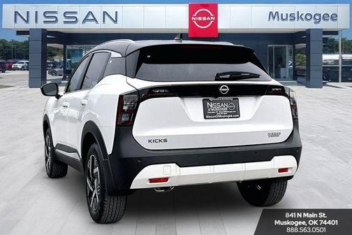 Aspen White/Super Black 2026 Nissan Kicks SV