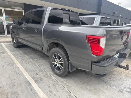 2021 Nissan Titan SV