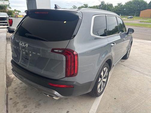 Everlasting Silver 2022 Kia Telluride S