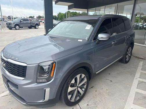 Everlasting Silver 2022 Kia Telluride S