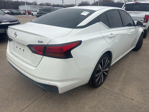 2021 Nissan Altima SR FWD