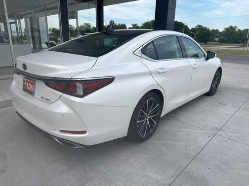 White Pearl 2022 Lexus ES 350 Base