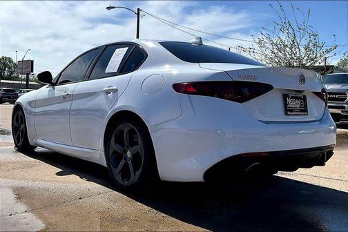 Alfa White 2019 Alfa Romeo Giulia Sport