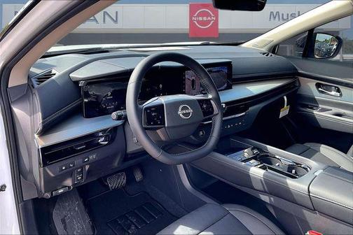 Everest White Pearl/Black 2026 Nissan Murano Platinum
