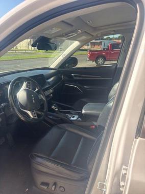 Glacial White Pearl 2024 Kia Telluride S