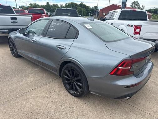 2020 Volvo S60 T6 Momentum