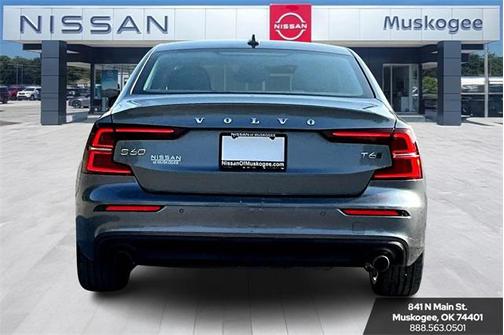 2020 Volvo S60 T6 Momentum