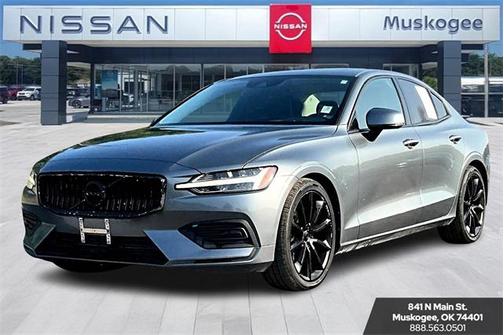 2020 Volvo S60 T6 Momentum