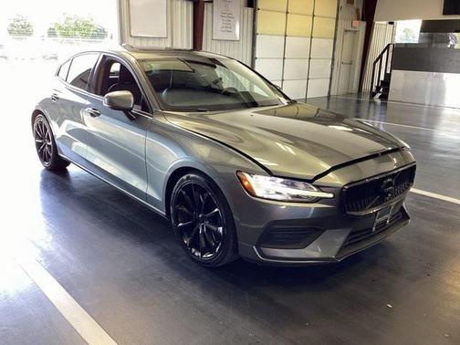 2020 Volvo S60 T6 Momentum