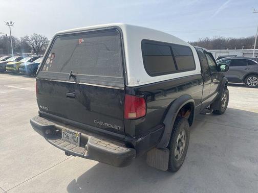 2001 Chevrolet S-10 Base