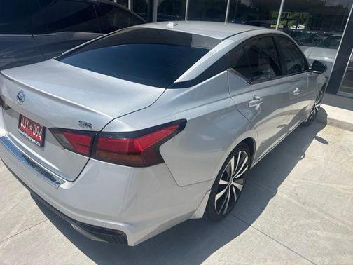 Brilliant Silver Metallic 2022 Nissan Altima SR FWD