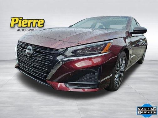 Garnet Pearl Me 2025 Nissan Altima SV