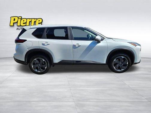 Everest White P 2025 Nissan Rogue SV