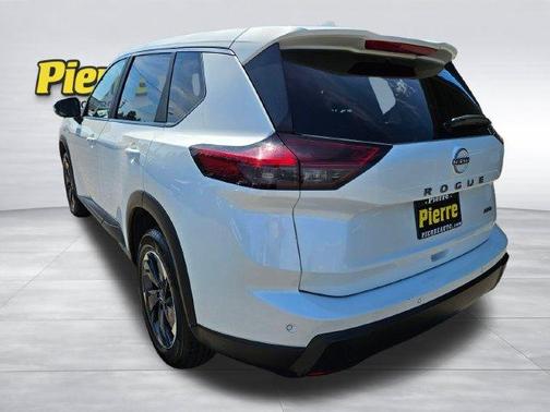 Everest White P 2025 Nissan Rogue SV