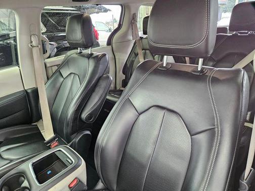 Bright White Clearcoat 2023 Chrysler Pacifica Touring-L