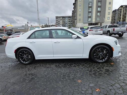 2022 Chrysler 300 Touring