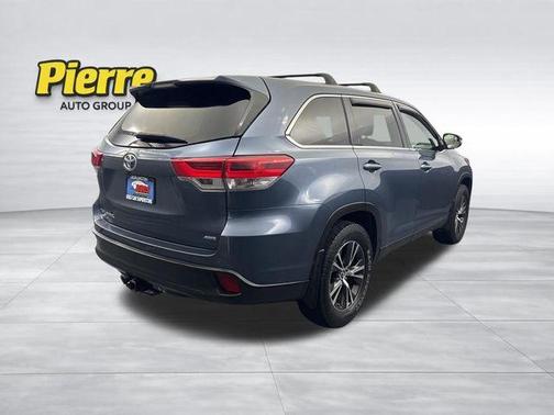Shoreline Mist 2019 Toyota Highlander LE