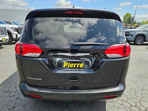 2023 Chrysler Voyager LX