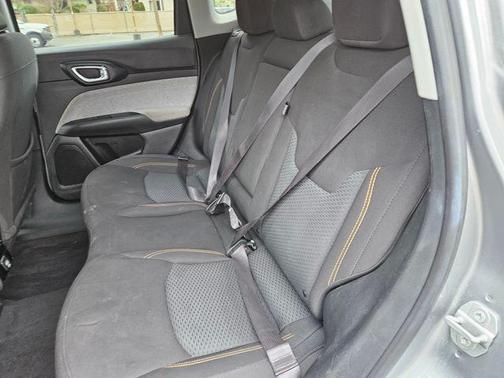 Billet Silver Metallic Clearcoat 2022 Jeep Compass Sport