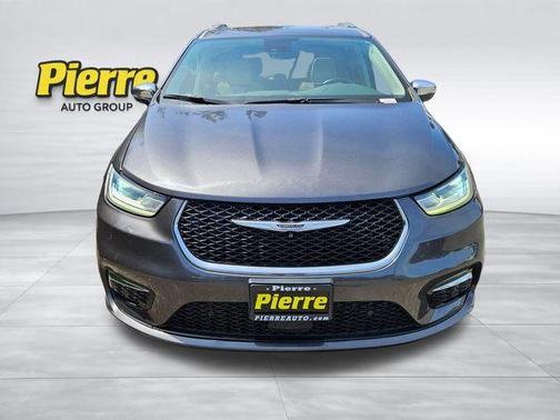 Crystal Metallic 2021 Chrysler Pacifica Limited