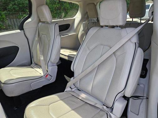 Crystal Metallic 2021 Chrysler Pacifica Limited