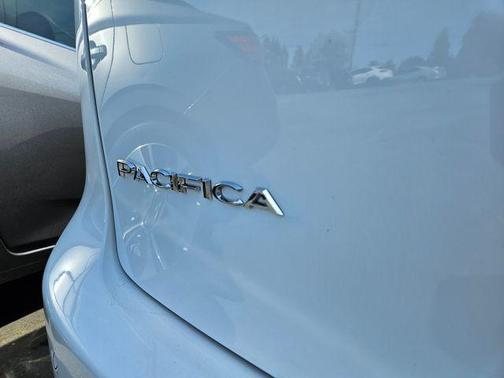 Bright White Clearcoat 2024 Chrysler Pacifica Touring-L