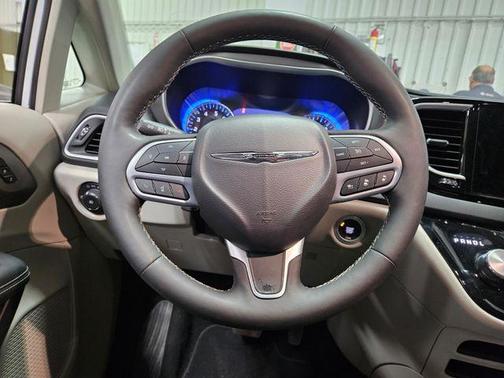 Bright White Clearcoat 2024 Chrysler Pacifica Touring-L