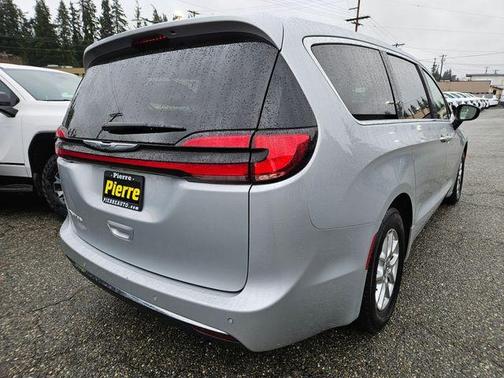 2024 Chrysler Pacifica Touring-L