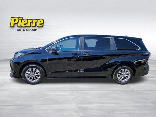 Midnight Black Metallic 2024 Toyota Sienna LE