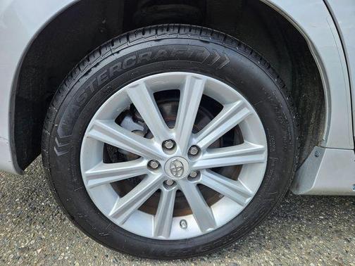 Classic Silver Metallic 2012 Toyota Camry XLE