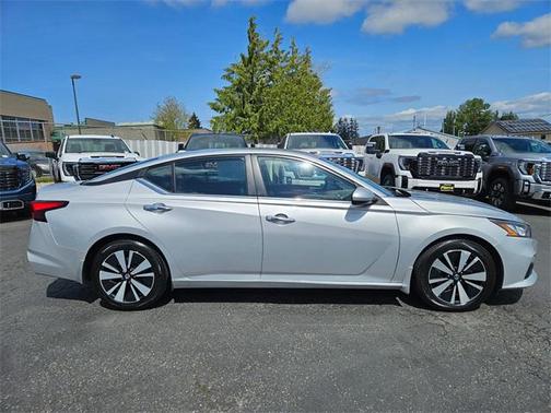 2022 Nissan Altima 2.5 SV
