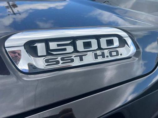 Diamond Black Crystal Pearlcoat 2025 RAM 1500 ST