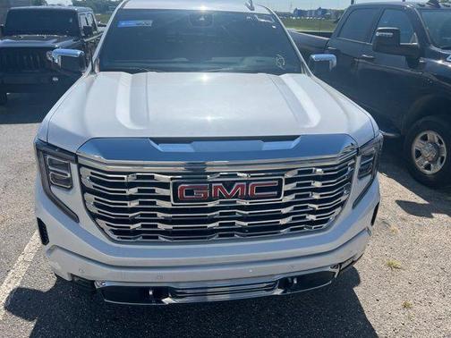 White Frost Tricoat 2022 GMC Sierra 1500 Denali