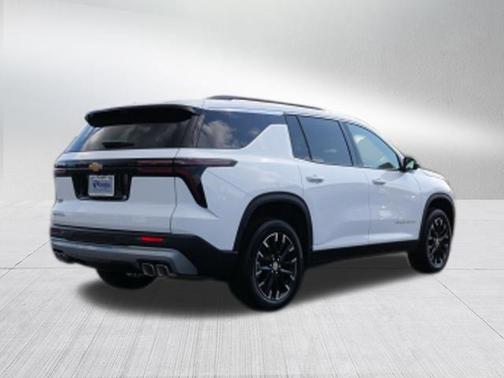 Summit White 2026 Chevrolet Traverse LT