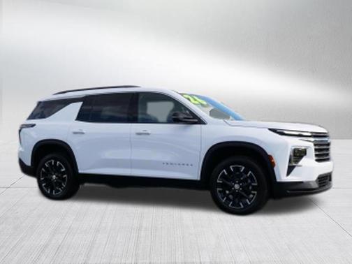 Summit White 2026 Chevrolet Traverse LT