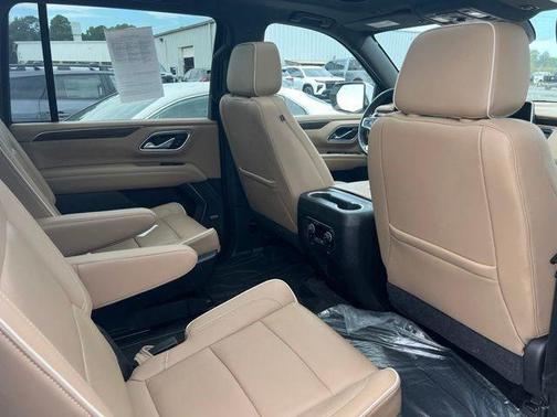 Iridescent Pearl Tricoat 2021 Chevrolet Suburban Premier