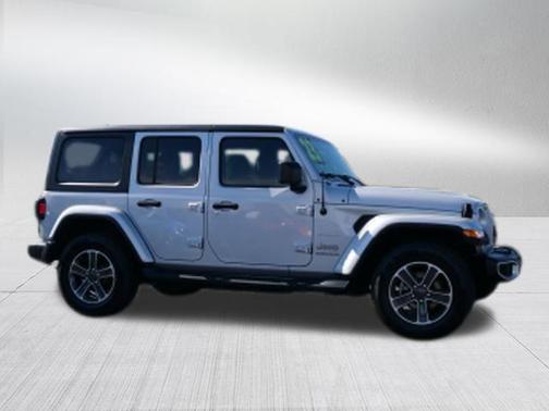 Silver Zynith Clearcoat 2023 Jeep Wrangler 4-Door Sahara 4x4