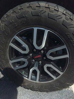 Summit White 2024 GMC Sierra 1500 AT4