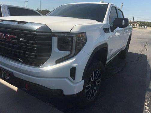 Summit White 2024 GMC Sierra 1500 AT4