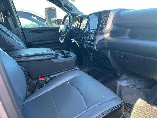 2022 RAM 3500 Tradesman Crew Cab 4x4 8' Box