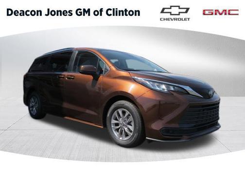 2022 Toyota Sienna LE