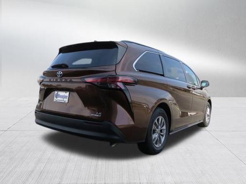 2022 Toyota Sienna LE