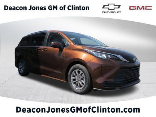 2022 Toyota Sienna LE