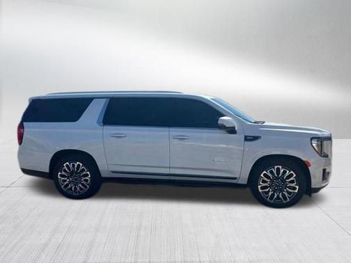 White Frost Tricoat 2023 GMC Yukon XL Denali Ultimate