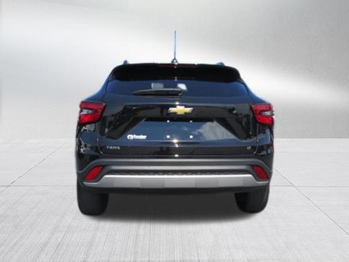 Mosaic Black Metallic 2025 Chevrolet Trax LT