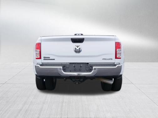 2023 RAM 3500 Big Horn Crew Cab 4x4 8' Box