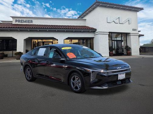 Aurora Black 2025 Kia K4 LXS
