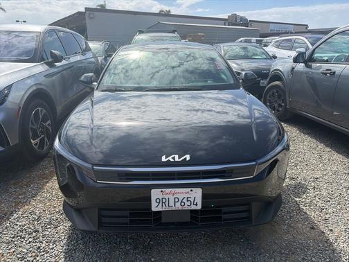 Aurora Black 2025 Kia K4 LXS