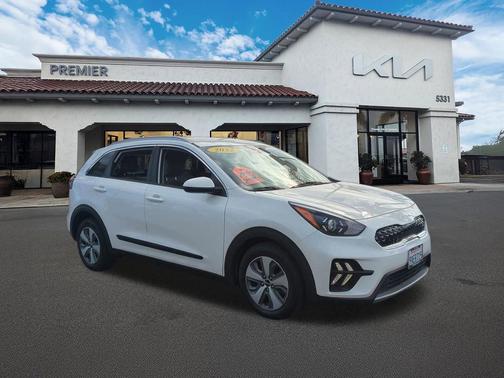 Snow White Pearl 2022 Kia Niro LX