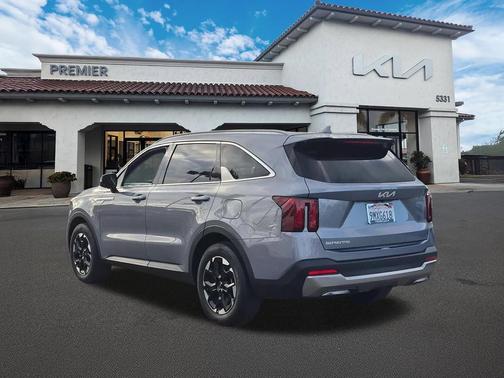 Silver 2024 Kia Sorento S